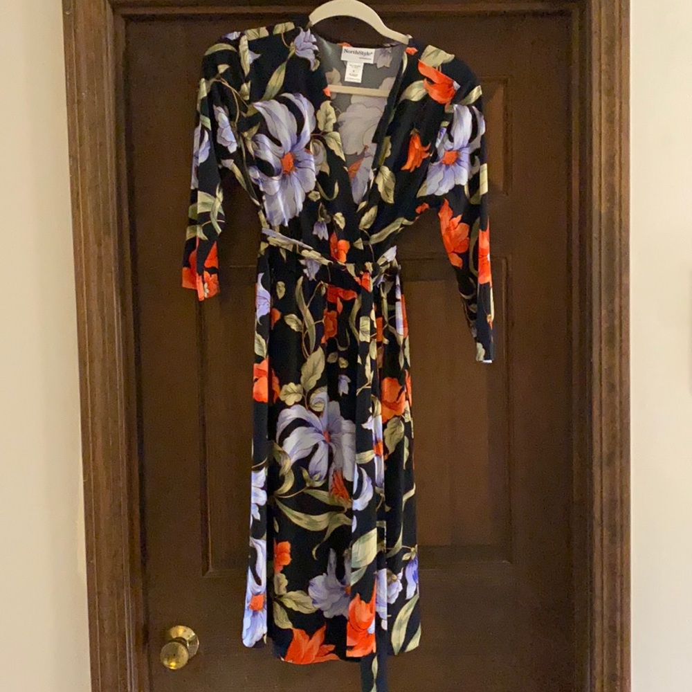 Size 6 1/2 sleeve wrap style dress